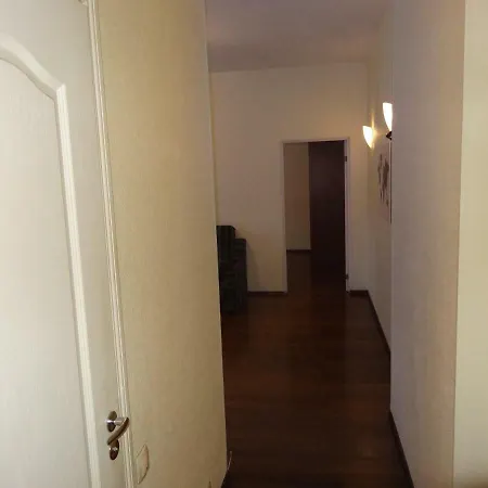 아파트 Spacious And Simple Near Center