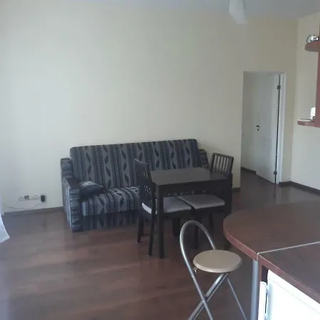 Spacious And Simple Near Center 아파트
