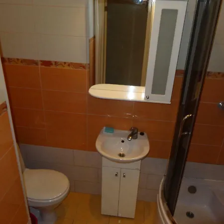 아파트 Spacious And Simple Near Center