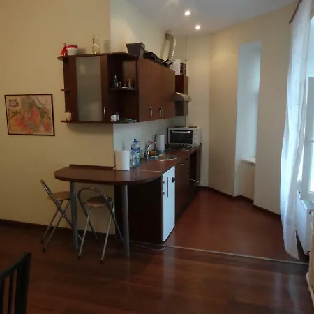 Spacious And Simple Near Center 리가